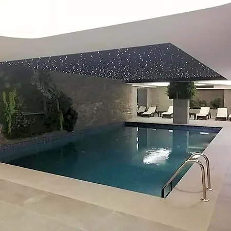 Luxury Residential Flat In Ξενοδοχείο